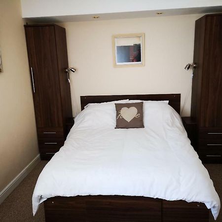 Contemporary Cottage Holidays Бринлингтон Экстерьер фото