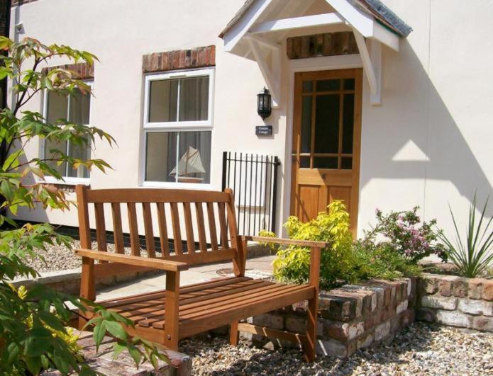 Contemporary Cottage Holidays Бринлингтон Экстерьер фото